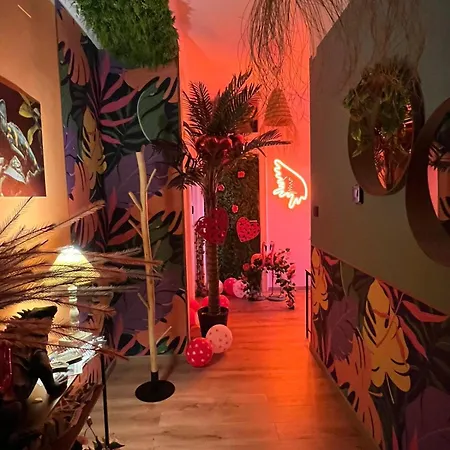 Suite Maison Tropical - Luxury Apartment In Central Downtown - Station Apartman