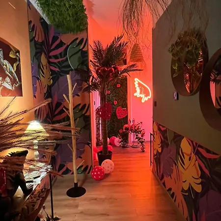 Suite Maison Tropical - Luxury Apartment Con Jacuzzi - Bari Centro Apartmán